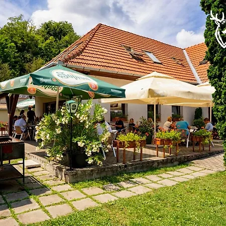 Nocleg ze śniadaniem Trofea Etterem Es Szallas - Szálka